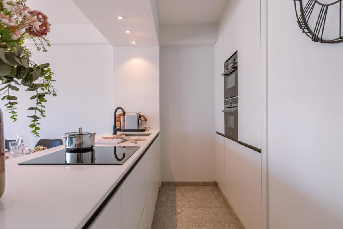 Huswell - Lovely Apartment With Lateral Sea View And Parking Ostend Exterior photo