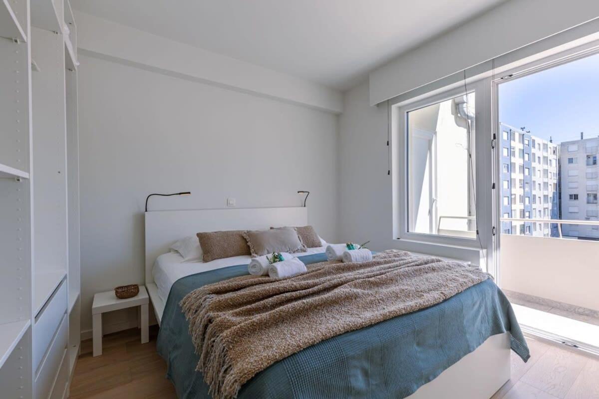 Huswell - Lovely Apartment With Lateral Sea View And Parking Ostend Exterior photo